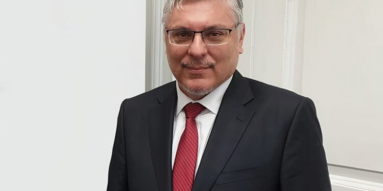 التحالف الثلاثي يستعد لإقالة حكومة الكاظمي ودفع برهم صالح إلى تكليف جعفر الصدر بتشكيل حكومة جديدة