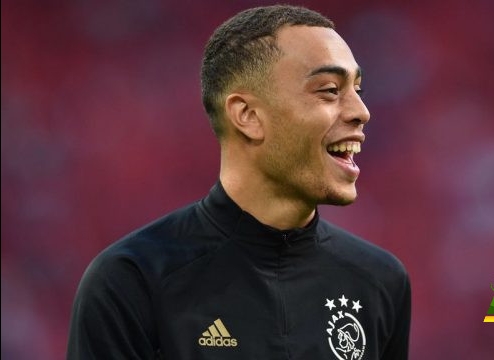 اتفاق برشلونة مع أياكس لضم ديست