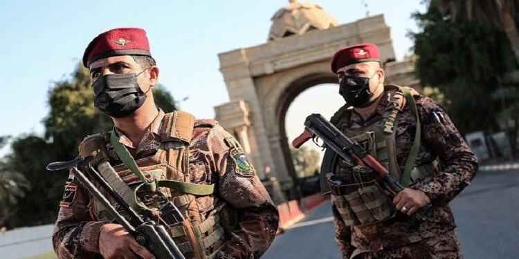 إصابات بين قوات الأمن العراقية بقصف صاروخي على “الخضراء”