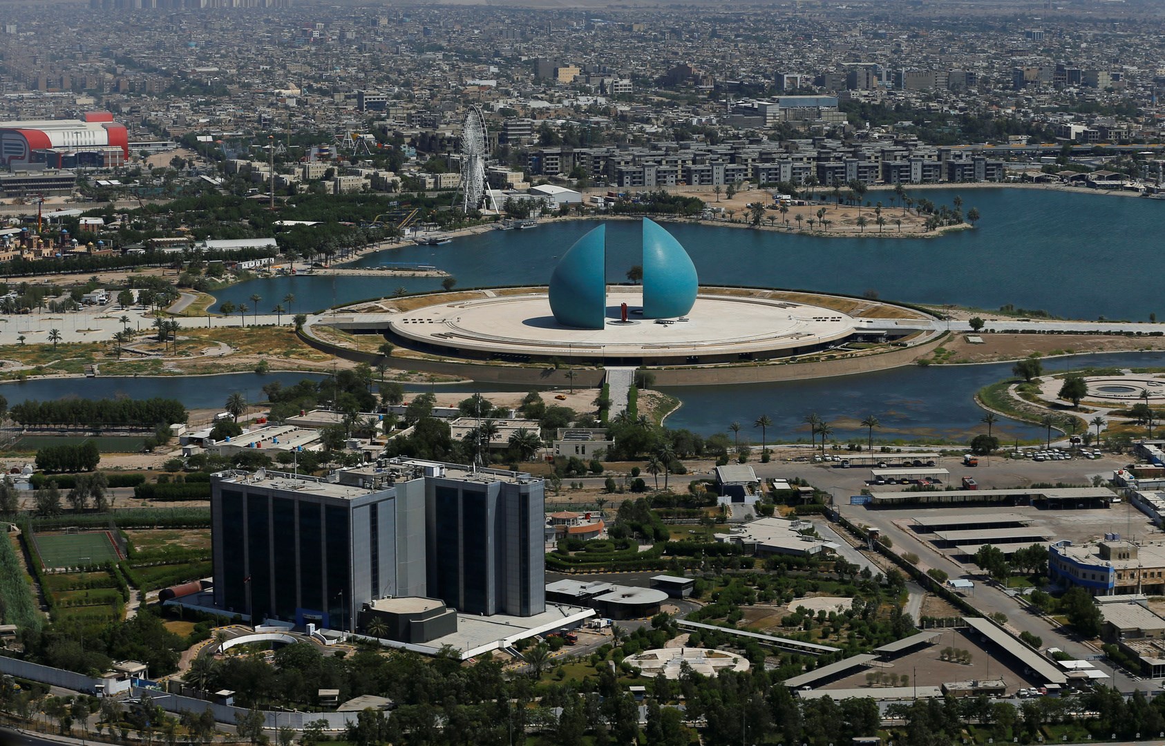 أموال الدولة العراقية..”غنائم” للدعاية الانتخابية