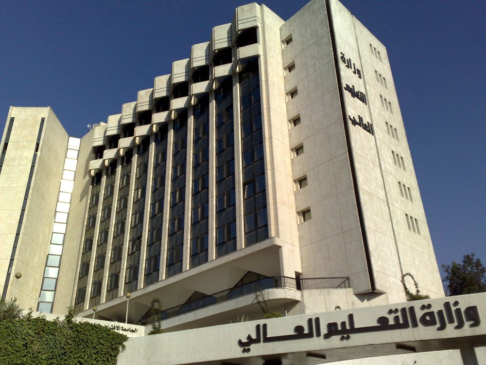 التعليم تؤكد توجهها اعفاء ” قيادات جامعية وتمنع مرشحي الانتخابات ارتياد الجامعات