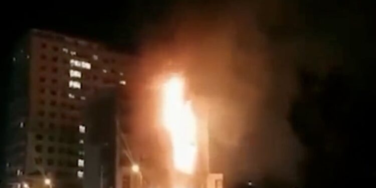 اندلاع حريق في فندق بأربيل شمال العراق