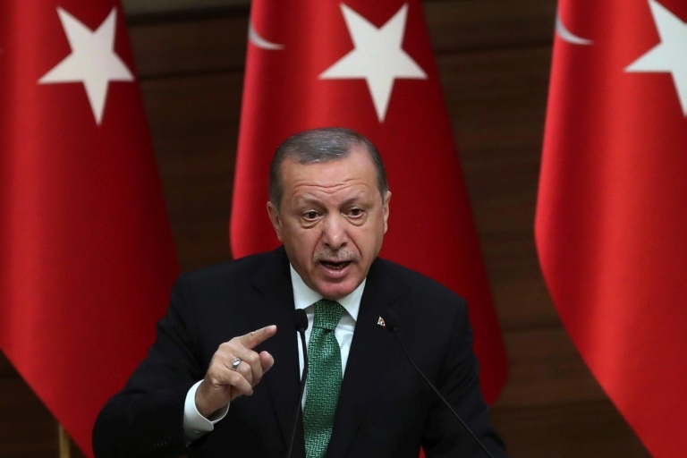 أردوغان يدعو العراق لتكثيف معركته ضد حزب العمال الكردستاني خلال زيارة الكاظمي لأنقرة