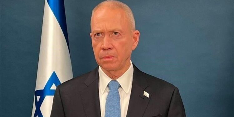 وزير الدفاع الاسرائيلي يبكي ابنته التي اسرها ابطال المقاومة الفلسطينية
