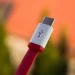أوروبا تعتمد شاحن “USB” واحد لسوق الهواتف والأجهزة وشركة “أبل” الامريكية اكثر المتضررين