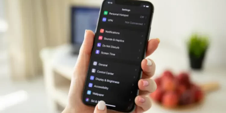“أبل” تخطط لطرح منتجات بشاشة عالية التقنية من تصنيعها