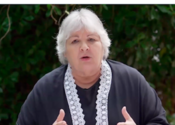 ابنة تشي جيفارا توجه رسالة للفلسطينيين “الوطن أو الموت” وللعرب “ماذا تنتظرون؟”- (شاهد)