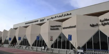 الحوثيين يستهدفون مطار ابها السعودي ومنشأت نفطية