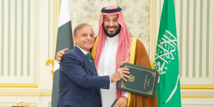 الرياض واسلام اباد توقعان اتفاقية الدفاع الاستراتيجي المشترك