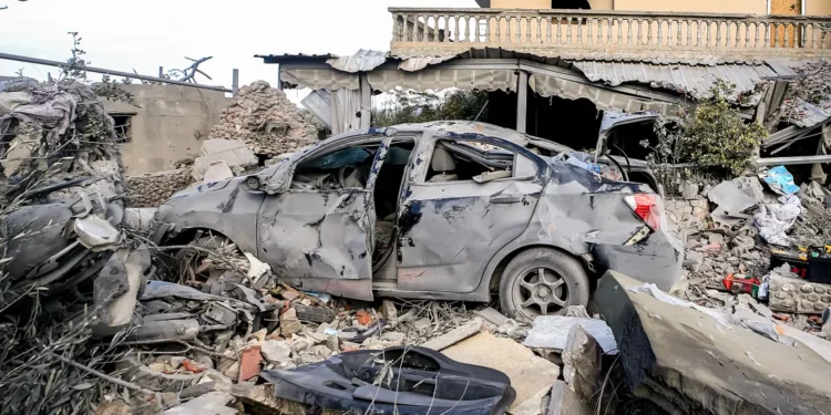 3 قتلى من حزب الله في قصف إسرائيلي استهدف سيارة جنوبي لبنان