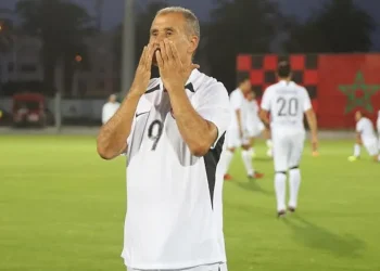 وفاة أسطورة كرة القدم المغربية بعد صراع مع المرض