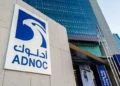 استهداف سفينة إماراتية بصاروخ أثناء عبورها مضيق هرمز