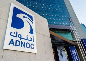 استهداف سفينة إماراتية بصاروخ أثناء عبورها مضيق هرمز