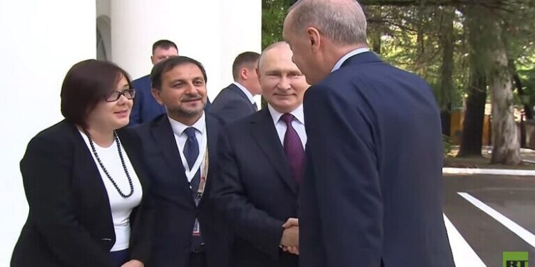 أردوغان يصل إلى سوتشي للقاء بوتين