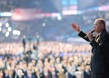 إردوغان يدعم فتح الحوار مع أوجلان ويؤكد المُضي بدستور جديد لتركيا