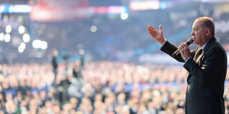 إردوغان يدعم فتح الحوار مع أوجلان ويؤكد المُضي بدستور جديد لتركيا