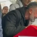 نجم مسلسل “أرطغرل” ينهار بجنازة ابنته التي قتلت بتفجير إسطنبول