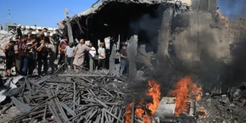 اسرائيل تستهداف “قائد إمدادات حماس” في غزة