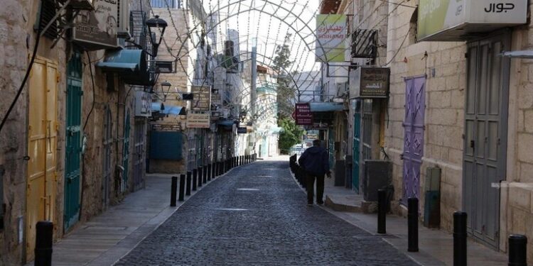إضراب شامل يشل مفاصل الحياة في عدد من الدول العربية تضامنا مع قطاع غزة “صور + فيديو”