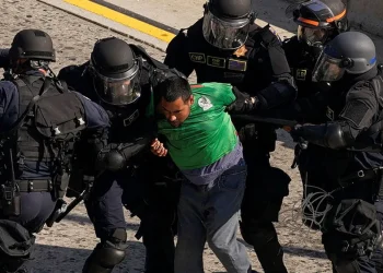 “شرارة” لوس أنجلوس تمتد لمدن أخرى.. والاعتقالات وصلت لـ 60 شخصا