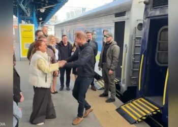 الأمير هاري يفاجئ أوكرانيا بزيارة خاصة “فيديو”