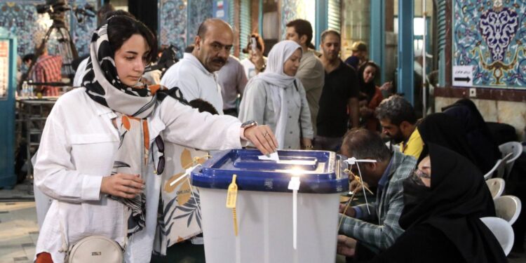 للمرة الثانية بتاريخ إيران.. جولة إعادة للانتخابات الرئاسية
