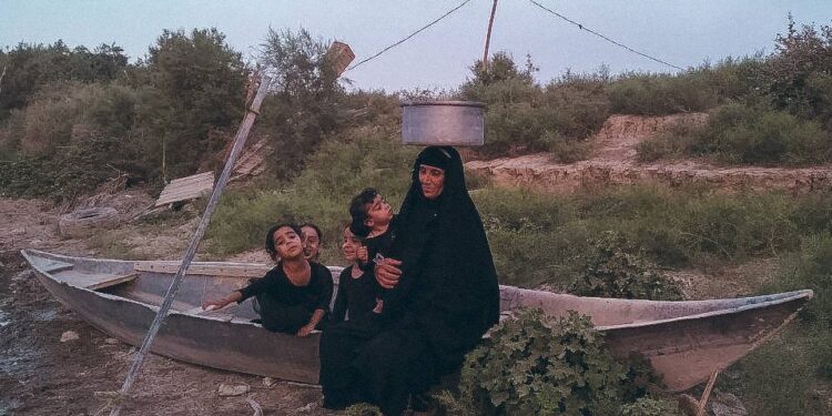 نساء الأهوار: صمود وتحديات في وجه التهجير والجفاف