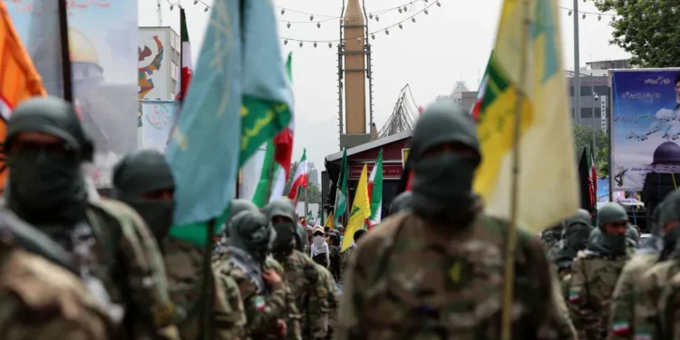 الأمن يشدد قبضته بالحواجز والسلاح الثقيل لمنع التظاهر في إيران