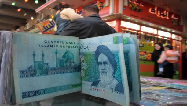 انهيار جديد للعملة الإيرانية مع قرب إعلان ترامب موقفه من الاتفاق النووي