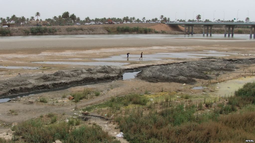 العراق يبحث مع تركيا تسببها في جفاف نهر دجلة
