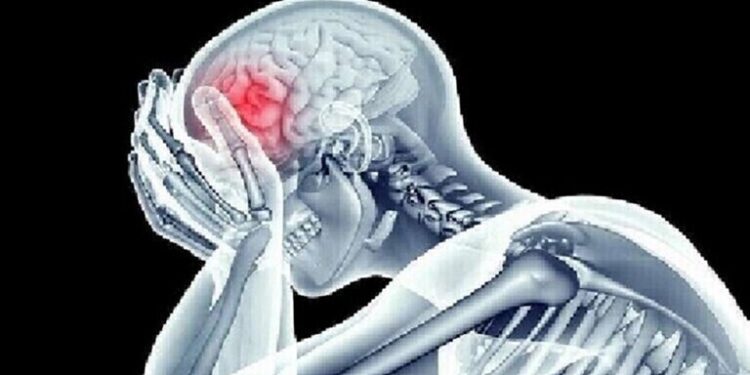 كيف نساعد المصاب بالجلطة الدماغية قبل وصول سيارة الإسعاف