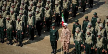 الحرس الثوري الإيراني ينفي التواصل مع واشنطن عبر قنوات غير رسمية