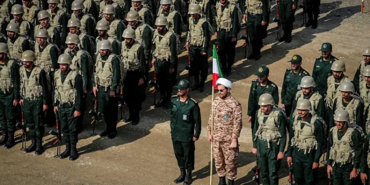الحرس الثوري الإيراني ينفي التواصل مع واشنطن عبر قنوات غير رسمية