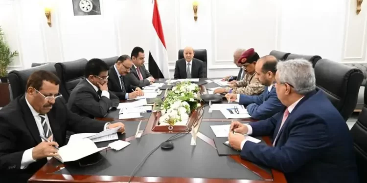 مجلس الدفاع اليمني: تصعيد الحوثي يعفي الحكومة من التزاماتها