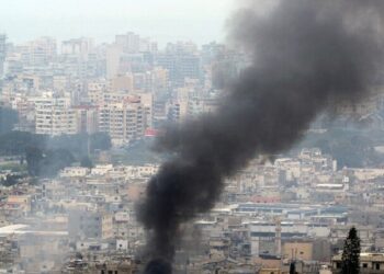 لبنان.. ارتفاع حصيلة قتلى اشتباكات مخيم عين الحلوة وقائد الجيش يتفقد مدينة صيدا (فيديو + صور)