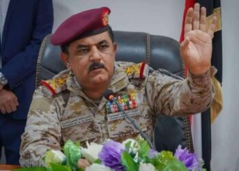 قتلى وجرحى بهجوم على موكب وزير الدفاع اليمني