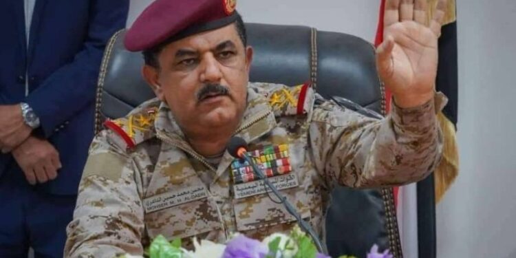قتلى وجرحى بهجوم على موكب وزير الدفاع اليمني
