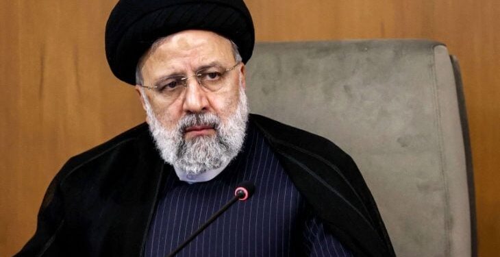 لوفيغارو: شعور بعدم الارتياح في أعلى هرم السلطة الإيرانية بعد وفاة “رئيسي” ووزير الخارجية في تحطم مروحية