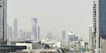 مقتل 3 سعوديين في الهجوم الحوثي على مطار الملك خالد بالرياض