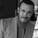 صورة لكاظم الساهر يفترش أرض المطار تهز مواقع التواصل!