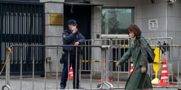 “اقتحام سفارة و اعتذار مرفوض” يخلق أزمة دبلوماسية بين اليابان والصين