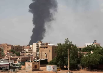 الجيش السوداني يقصف مواقع الدعم.. والطيران الحربي يحلق بالخرطوم