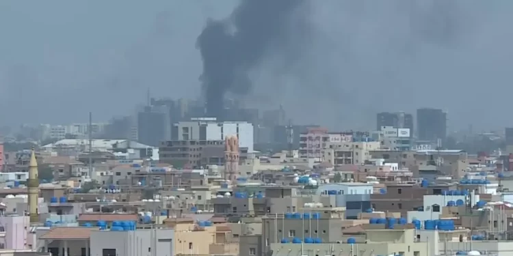 الخرطوم تشتعل وسط هول الاشتباكات العنيفة بمحيط القيادة والقصر الرئاسي