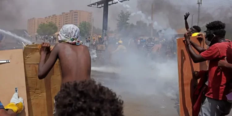 السودان.. صدامات بين الأمن والمتظاهرين في مليونية 25 أكتوبر