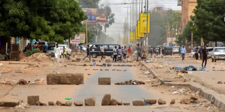 تظاهرات تطالب بحكم مدني بالسودان.. ودعوات أممية لتقديم تنازلات
