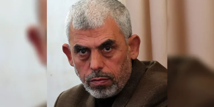 تجنبا لأي استهداف.. تقرير يكشف نظاما يعتمد عليه السنوار