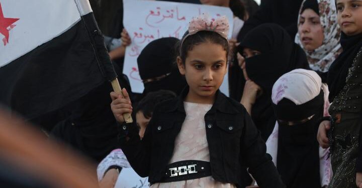 عام من الاحتجاجات في السويداء يُثبت أن الأسد ليس شريكاً