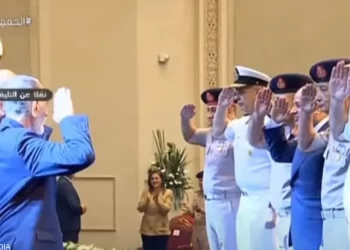 بالفيديو.. السيسي يوجه تحية عسكرية لـ”أبطال أبو عطوة”