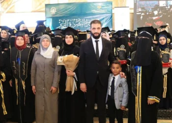 الرئيس الشرع يحضر حفل تخرج عقيلته في كلية الآداب بجامعة إدلب