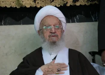 المرجع الديني الإيراني “مكارم الشيرازي” يدعو بشكل عاجل  إلى اختيار قائد أعلى جديد